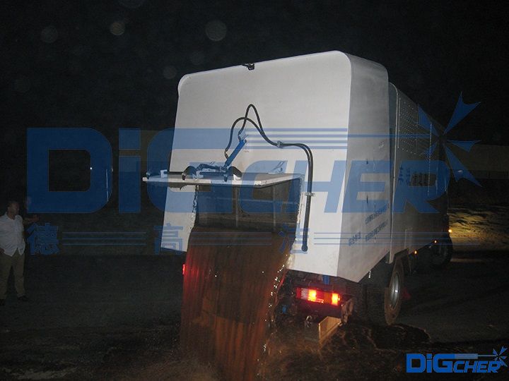 德高潔公鐵兩用軌道清潔車(chē)排污